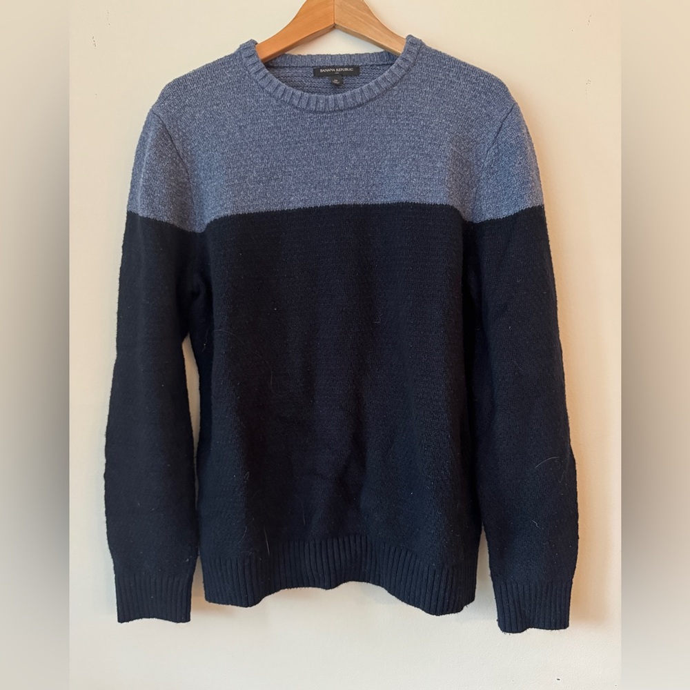 Banana Republics Two Tone Navy / Blue Colorblock Sweater - Size M
